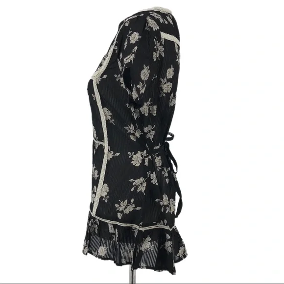 Honey Black White Floral Lace Trim Short Sleeve Blouse Size XL - Picture 3 of 7